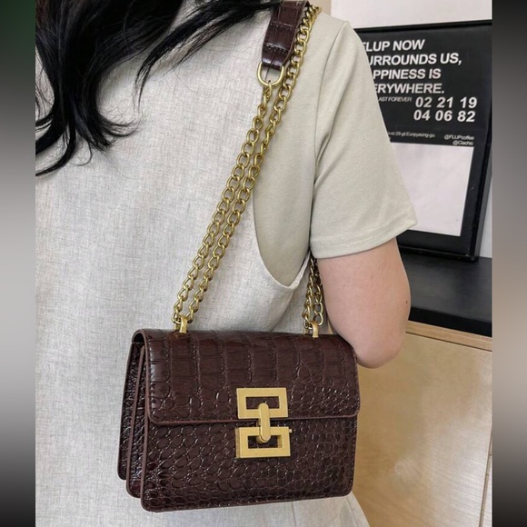 Boho vegan leather gold buckle crossbody shoulder bag - Picture 5 of 5